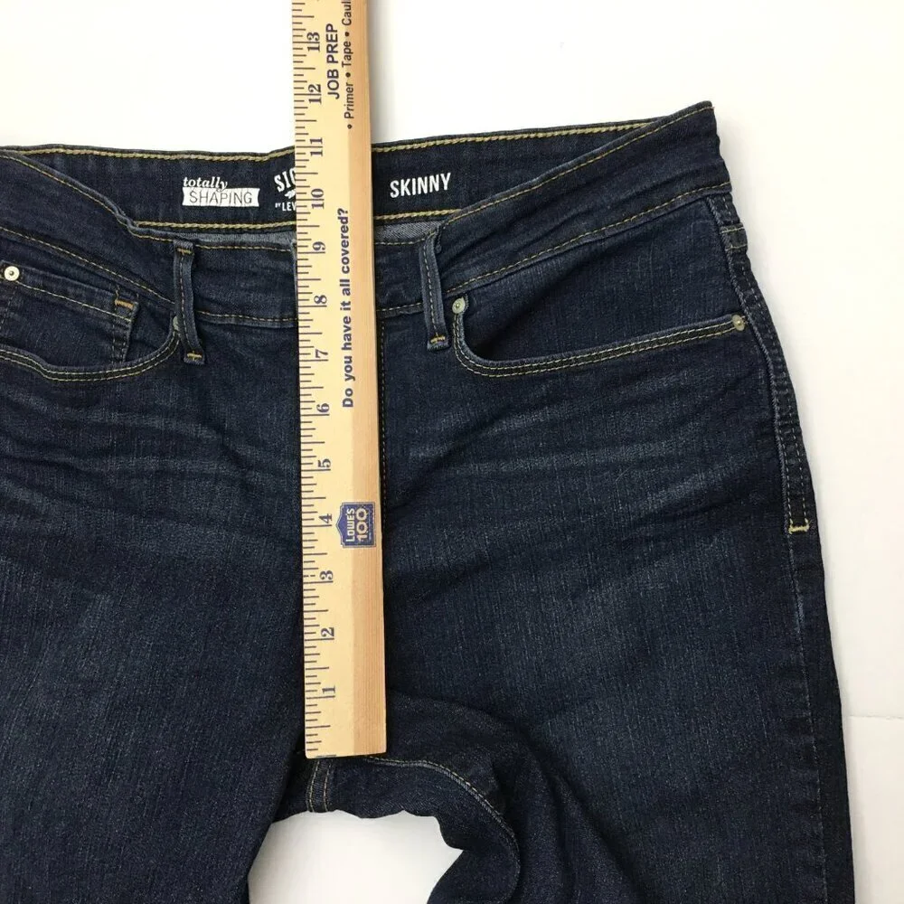 Levi's Signature Jeans Totally Shaping Skinny Dark Wash size 12 length 28
